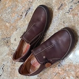 Pikolinos brown leather shoes with side button size 37